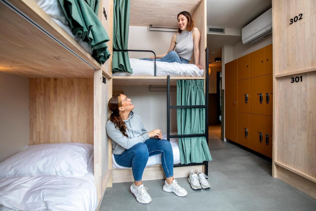 Bunk Bed 20 Beds Mixed Dormitory Room